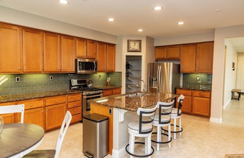 Sun City House | WH - NEW Spacious, Furnished 5 Bedroom Home in Menifee CA