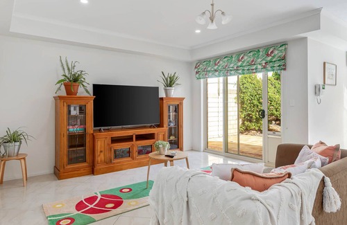 Encounter Bay House | 'Whale Views' - Perfect holiday home for whale watching!