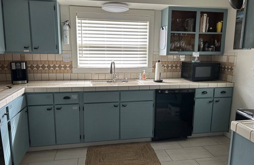 Crescent City North House | Whale Watch Cottage 1 block from beach