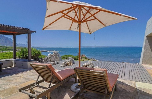 Hermanus Villa | Whalehaven Villa | Oceanfront bliss with pool