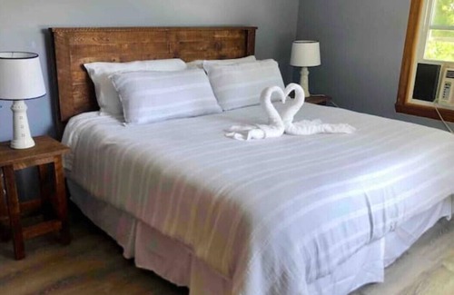 Potowomut House | Whaler's Inn - 2nd from Water + 1min Walk to Beach
