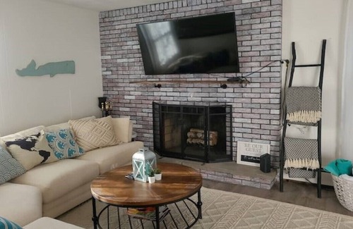 Potowomut House | Whaler's Inn - 2nd from Water + 1min Walk to Beach