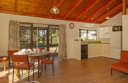 Whangamata Cottage | Whangamata Wonder - Whangamata Holiday Home