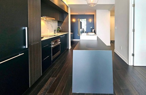 Ville-Marie Condo | What a view! Downtown Montreal 43rd floor luxury condo with parking