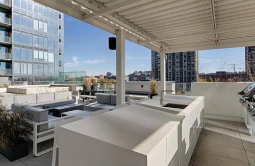 Ville-Marie Condo | What a view! Downtown Montreal 43rd floor luxury condo with parking
