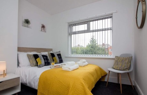 Doncaster House | Wheatley House - Newly renovated 3 bed property, walking distance from Doncaster town centre and ...