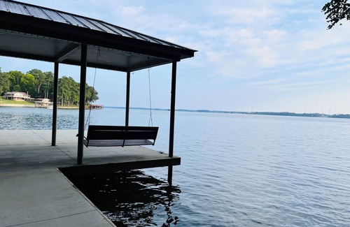 Athens House | Wheeler Lake Retreat with private dock