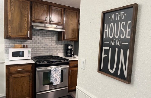 Yukon House | Where Buffalo Roam. Sleeps 5. Wi-fi. Fenced yard.