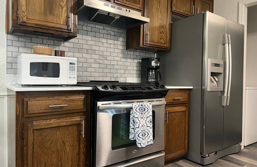 Yukon House | Where Buffalo Roam. Sleeps 5. Wi-fi. Fenced yard.