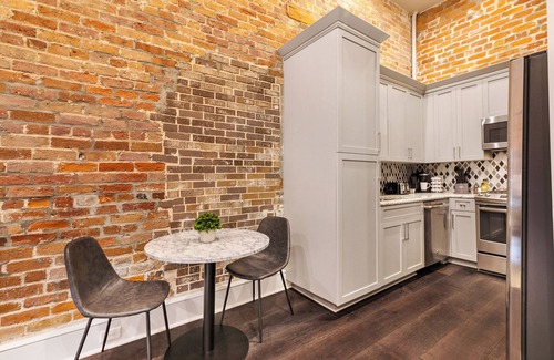 French Quarter Apartment | WHERE GLAM MEETS COZY! THE PERFECT PLACE FOR A DOWNTOWN GETAWAY! | The Sazerac