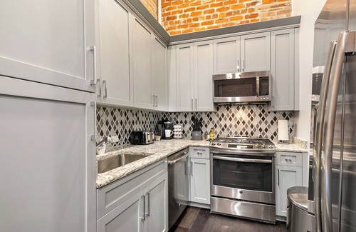 French Quarter Apartment | WHERE GLAM MEETS COZY! THE PERFECT PLACE FOR A DOWNTOWN GETAWAY! | The Sazerac