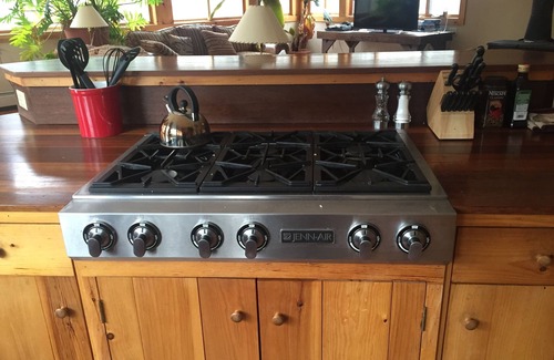 Woodstock House | Where the Broadway Stars Vacation! Private Woodstock getaway & walk to town!