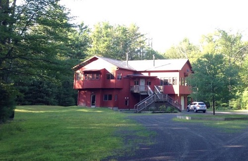 Woodstock House | Where the Broadway Stars Vacation! Private Woodstock getaway & walk to town!