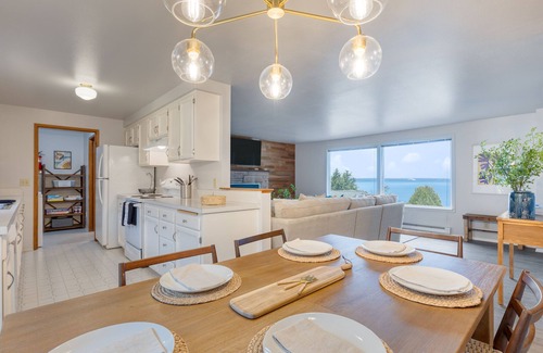 Coupeville House | Whidbey Bliss by AvantStay | 2min to Beach + View