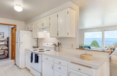 Coupeville House | Whidbey Bliss by AvantStay | 2min to Beach + View