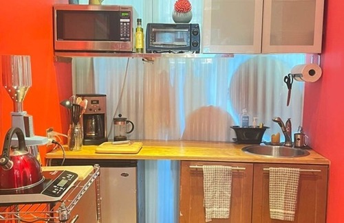 Glen Iris Apartment | Whimsical 1-bedroom apartment