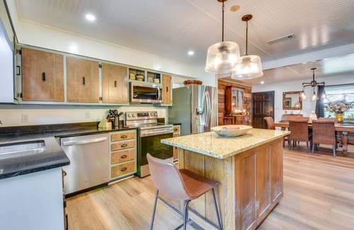 Athens House | Whimsical Athens Home - 3 Mi to Sanford Stadium