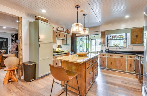 Athens House | Whimsical Athens Home - 3 Mi to Sanford Stadium