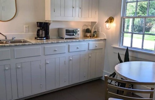 Dundee Cottage | Whimsical Cottage w/Pond View