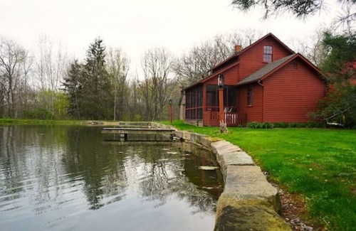 Dundee Cottage | Whimsical Cottage w/Pond View
