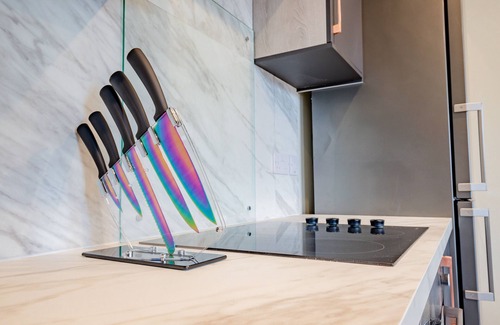 Worcester Apartment | WhiskAwayHomes Shaw Street Apartment 7