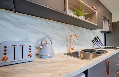 Worcester Apartment | WhiskAwayHomes Shaw Street Apartment 7