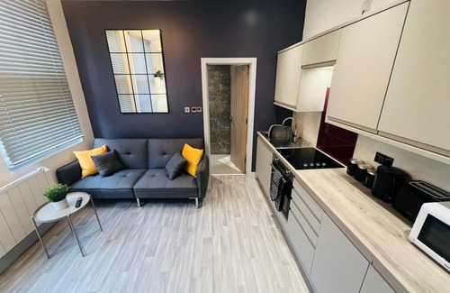 Worcester Apartment | WhiskAwayStays Foregate Street Apartment 1