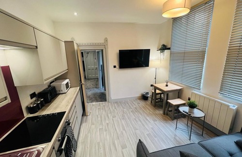 Worcester Apartment | WhiskAwayStays Foregate Street Apartment 1