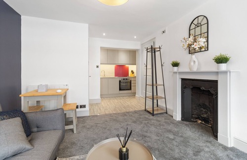 Worcester Apartment | WhiskAwayStays Foregate Street Apartment 4