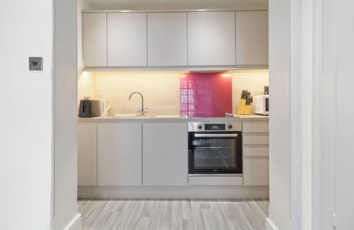 Worcester Apartment | WhiskAwayStays Foregate Street Apartment 4