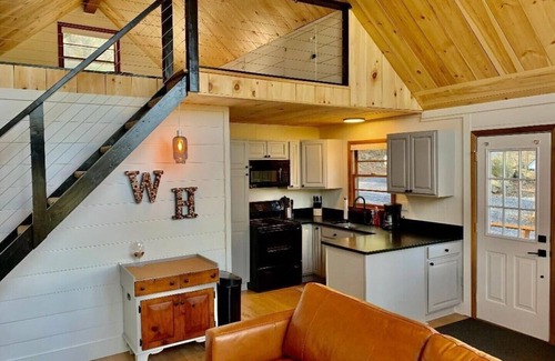 Front Royal Cabin | Whiskey Hill Cabin a Mountain escape in Virginia Wine country.