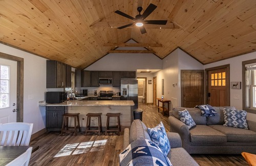 Beech Mountain Cabin | Whiskey Rock - Beech Mountain, private, hot tub
