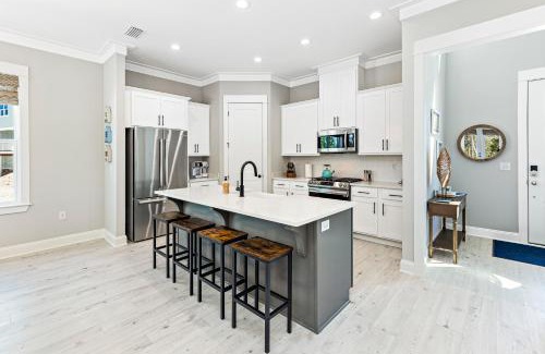 Orange Beach House | Whiskey Sands - Luxury by Gulf State Park, Great Views, Walk to Beach and Restaurants, Beautiful Pool, Fenced Yard!