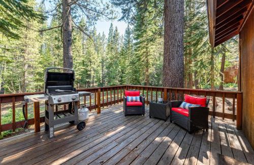 Truckee House | Whiskey Springs by AvantStay Classic Cabin Near Tahoe Donner Ski Area