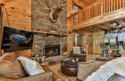 Ellijay Cabin | Whisperbend Lodge | Ellijay, GA