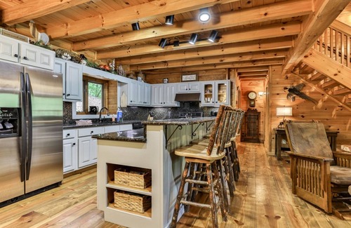 Ellijay Cabin | Whisperbend Lodge | Ellijay, GA