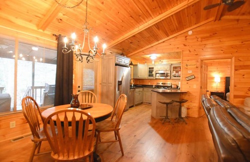 Sautee Nacoochee Cabin | Whispering Creek on Brown Bear - Creekside Cabin
