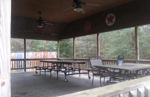 Newton Hotel | Whispering Creek Lodging & RV Resort