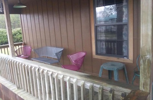 Newton Hotel | Whispering Creek Lodging & RV Resort