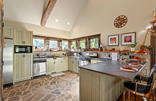 Goshen House | Whispering Estate Guest House - A Romantic Countryside Getaway
