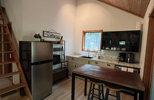 Covert Cottage | Whispering Hills- pet friendly cabin with lake access