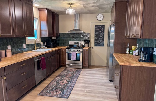 Traverse City House | Whispering Hills Hideaway