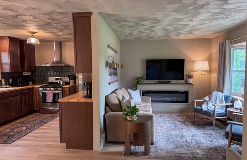 Traverse City House | Whispering Hills Hideaway