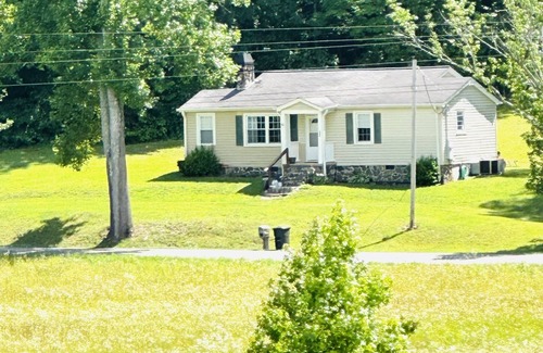 Easley House | Whispering Meadow Cottage