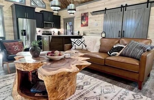 Broken Bow Cabin | Whispering Oaks · A Luxurious Couples Getaway!