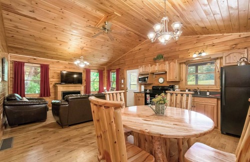 Logan Cabin | Whispering Pine: Cozy Cabin with Hot Tub & Views