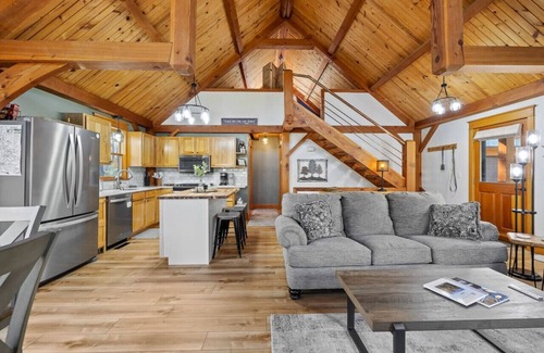 Rimrock Apartment | Whispering Pines Cabin