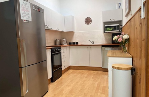 Jindabyne Apartment | Whispering Pines, walk to town, enjoy a Sauna.