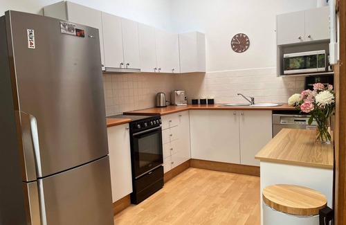 Jindabyne Apartment | Whispering Pines, walk to town, enjoy a Sauna.