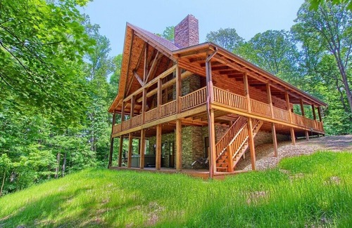 South Bloomingville Cabin | Whispering Trees Lodge , sleeps 10, 4 miles from Old Man's Cave